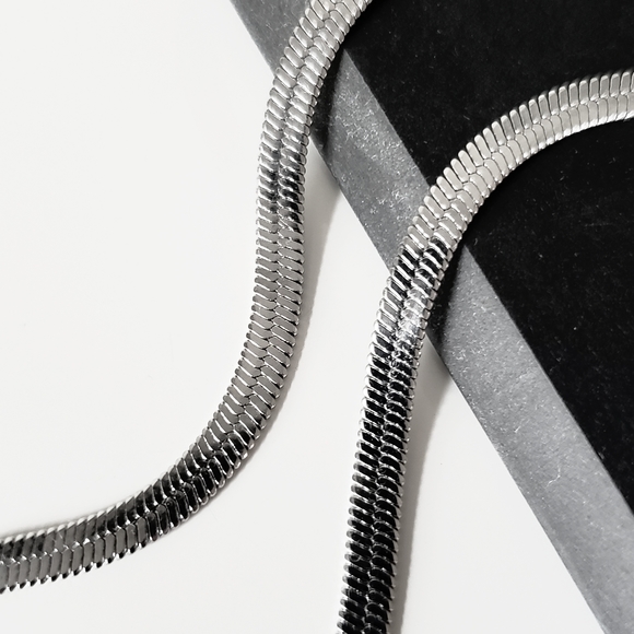 NEW 4MM Stainless Steel Silver Flat Herringbone Snake Chain Necklace - Picture 3 of 9